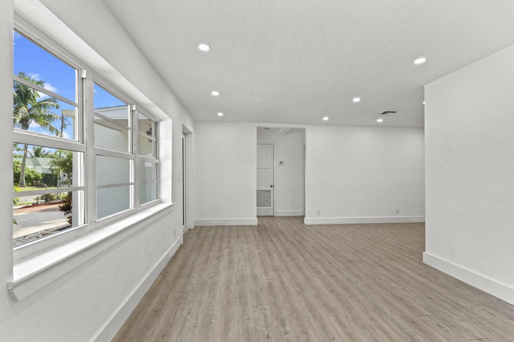 814 Franklin Road West Palm Beach, FL 33405 - Photo 11 of 36 DSC05849
