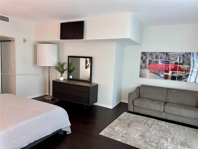 $4,300 | 1800 North Bayshore Drive, Unit 511, Miami, FL 33132