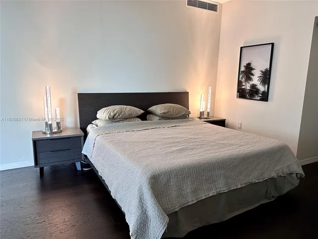 $4,300 | 1800 North Bayshore Drive, Unit 511, Miami, FL 33132