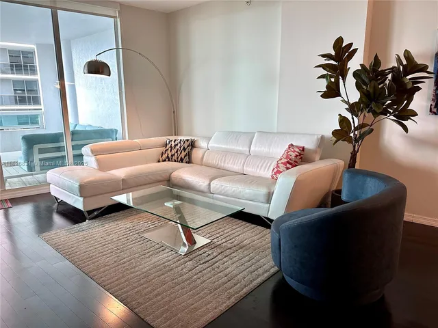 $4,300 | 1800 North Bayshore Drive, Unit 511, Miami, FL 33132