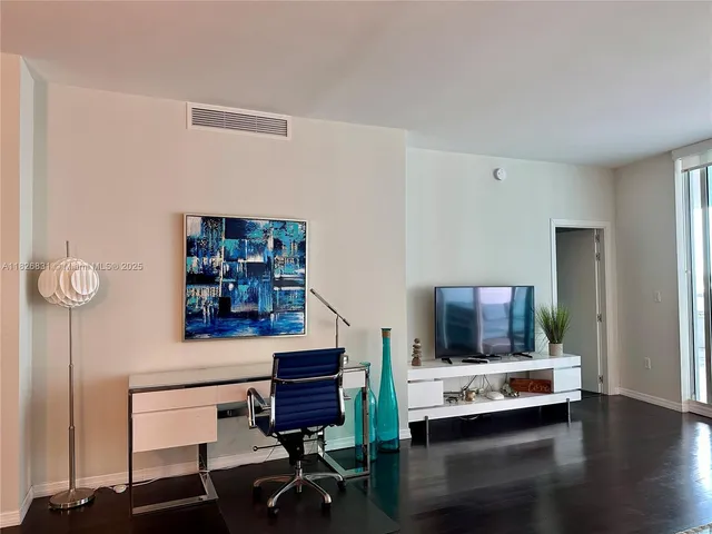 $4,300 | 1800 North Bayshore Drive, Unit 511, Miami, FL 33132