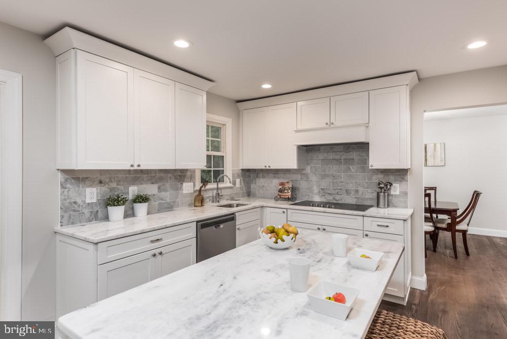 7912 St George Court Springfield, VA 22153 - Photo 2 of 32 Gallery Image 2