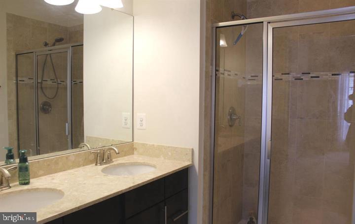 24676 Footed Ridge Terrace Sterling, VA 20166 - Photo 11 of 17