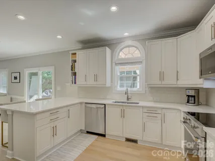 $650,000 | 10907 McAlpine Valley Court, Charlotte, NC 28277