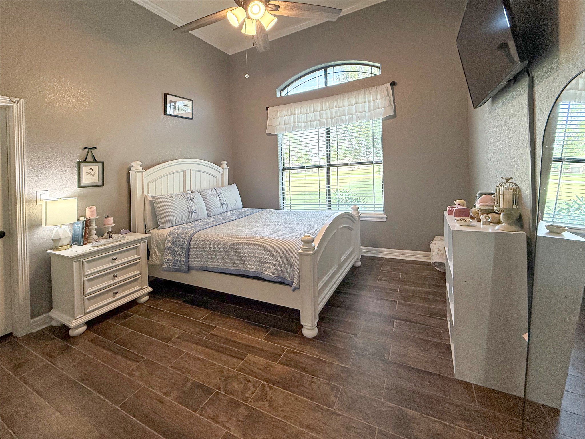 807 Mill Road Angleton, TX 77515 - Photo 27 of 46 Comfortable secondary bedroom with natural light and ample closet space.