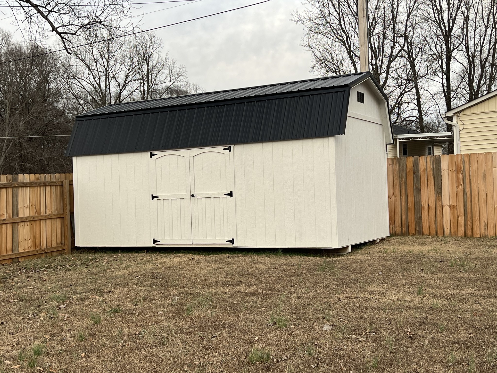 1343 Oaklawn Road Chapmansboro, TN 37035 - Photo 5 of 10 a view of a garage