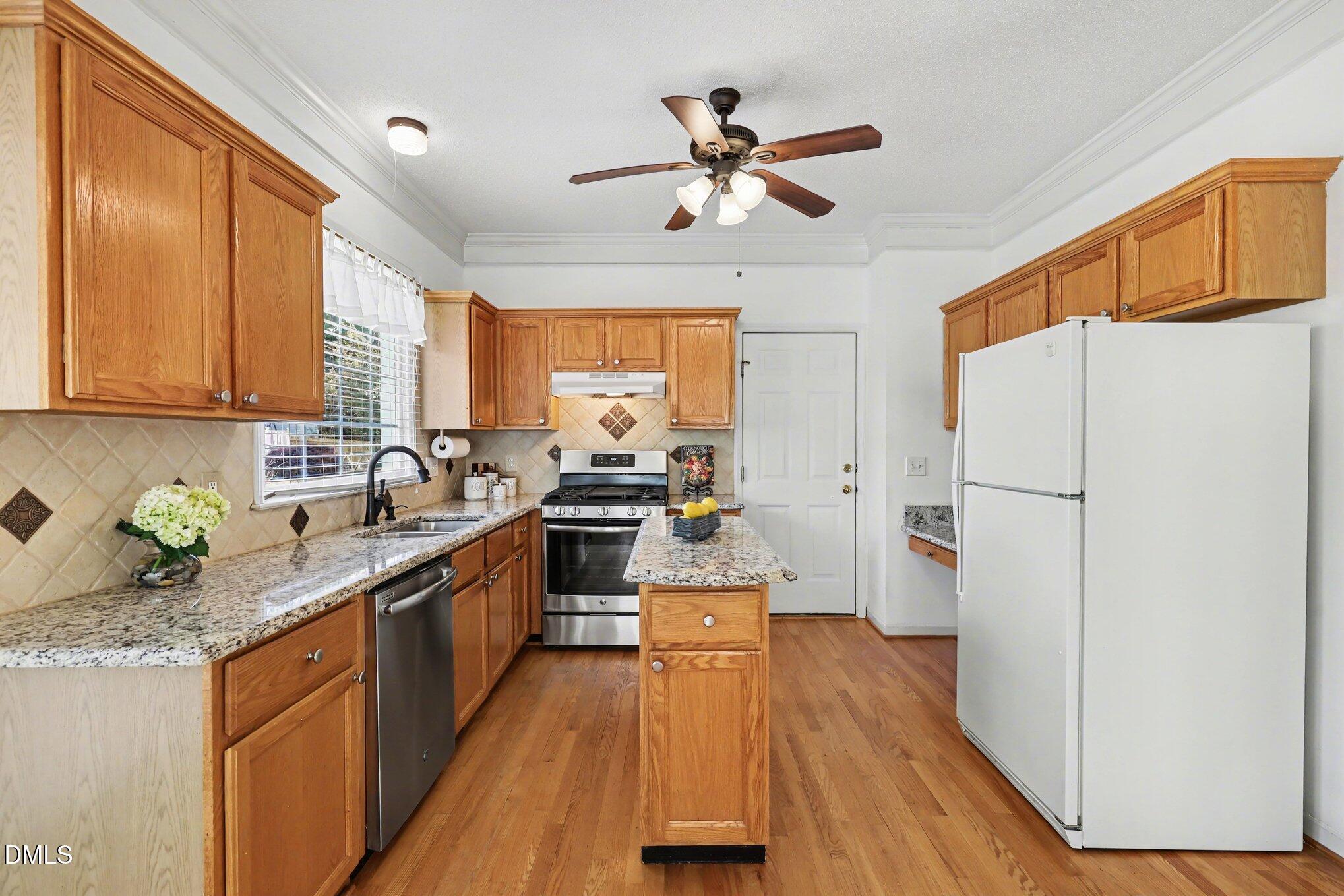 208 Arlington Ridge Cary, NC 27513 - Photo 10 of 37 Kitchen