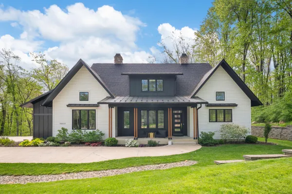 $890,000 | 70037 Winding Pines Parkway, Niles, MI 49120
