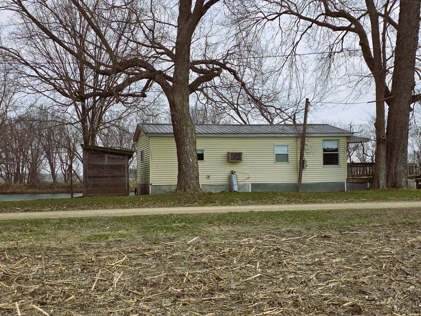 13420 Howard Road Prophetstown, IL 61277 - Photo 2 of 16 a backyard of a house