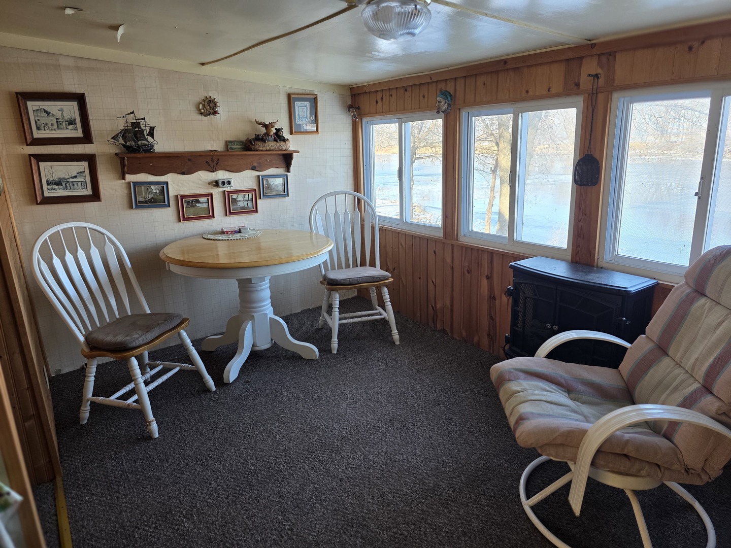 13420 Howard Road Prophetstown, IL 61277 - Photo 4 of 16 a dining room with furniture and windows
