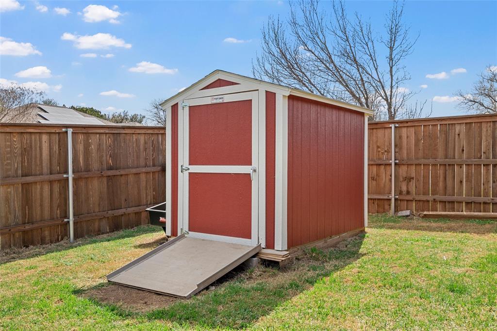 4401 Lacey Circle Waco, TX 76708 - Photo 34 of 38 a backyard of a house