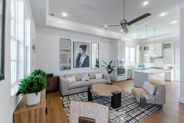 $649,900 | 11053 Chatterton Drive, Houston, TX 77043