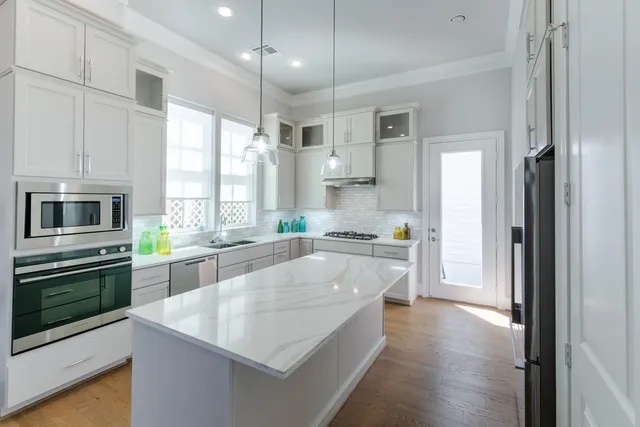 $649,900 | 11053 Chatterton Drive, Houston, TX 77043