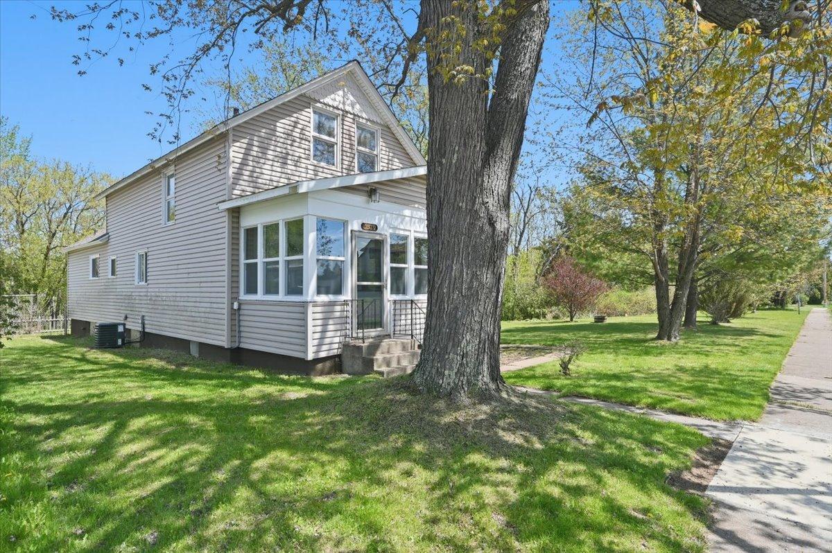 5319 East 3rd Street Superior, WI 54880 - Photo 2 of 33
