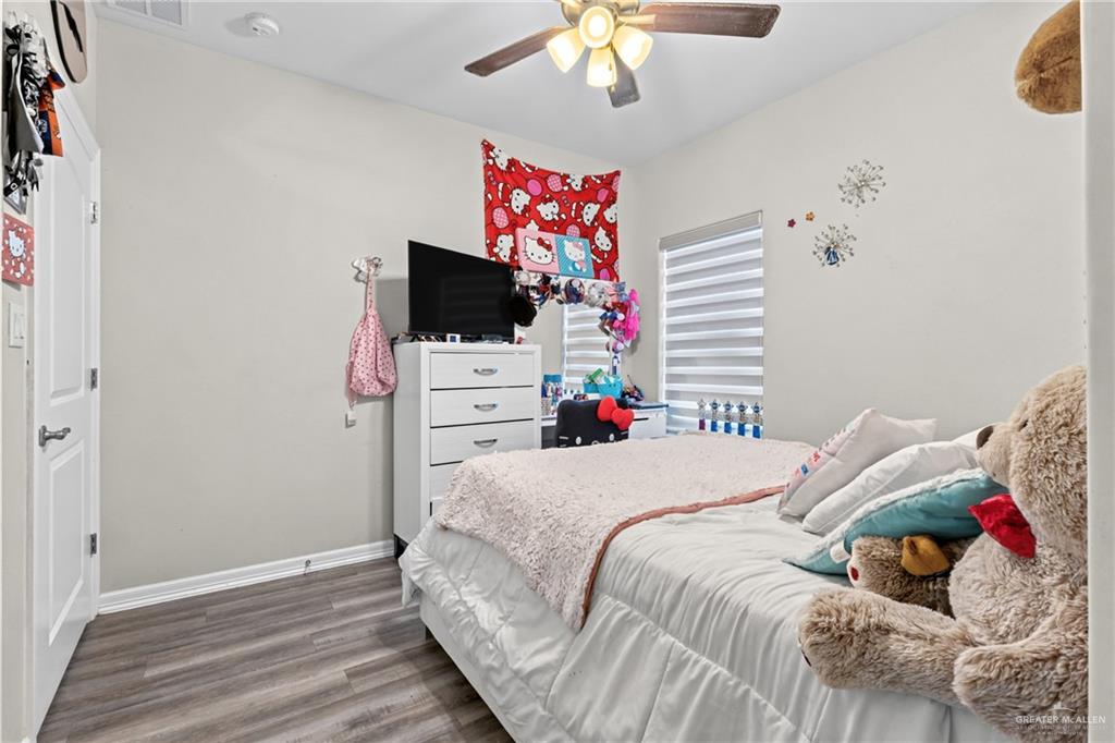 1904 Ridgeway Circle Edinburg, TX 78542 - Photo 17 of 32 Bedroom featuring wood-finish flooring, a ceiling fan with integrated lighting, and a window with horizontal blinds