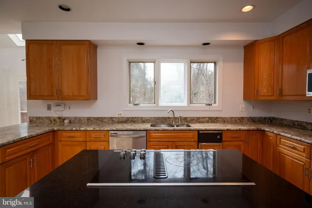 $6,500 | 9700 Grenadier Court, Bethesda, MD 20817