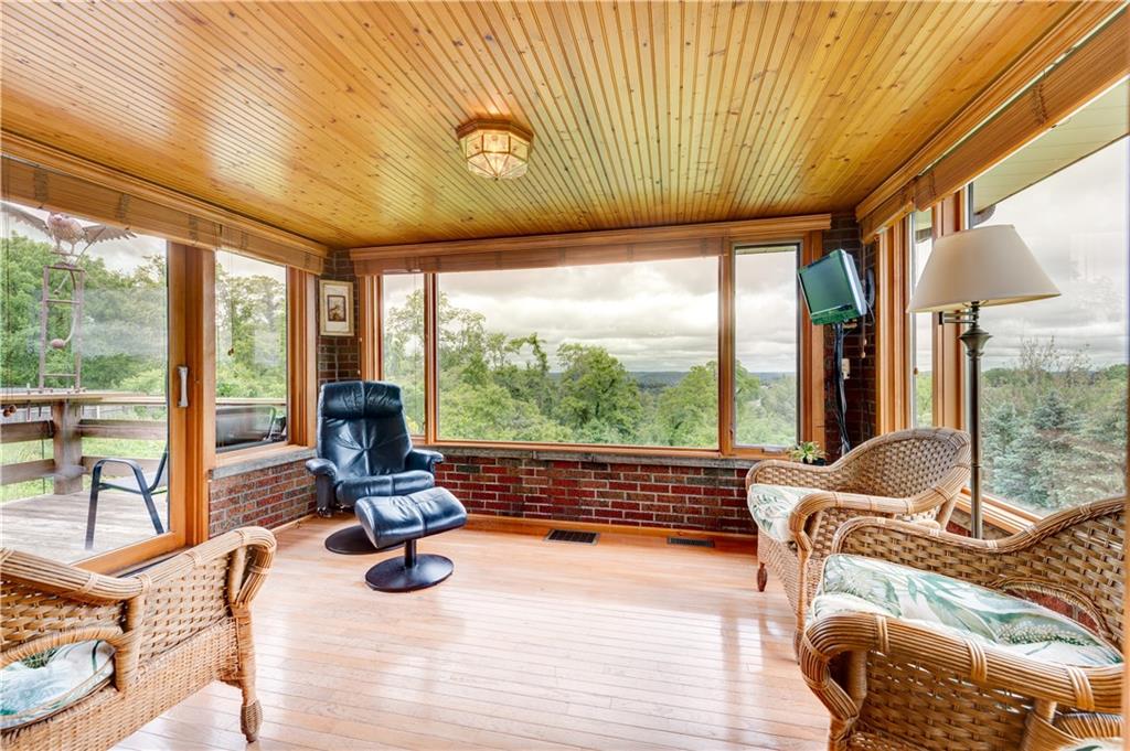 216 Crestview Road Pittsburgh, PA 15235 - Photo 7 of 14 Gallery Image 7