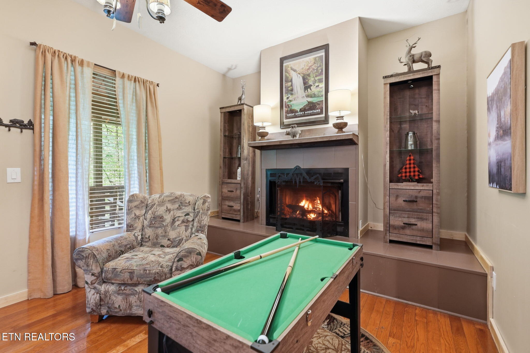 2202 Applewood Road Sevierville, TN 37862 - Photo 12 of 53 22-web-or-mls-021_DSC02434_with_fire