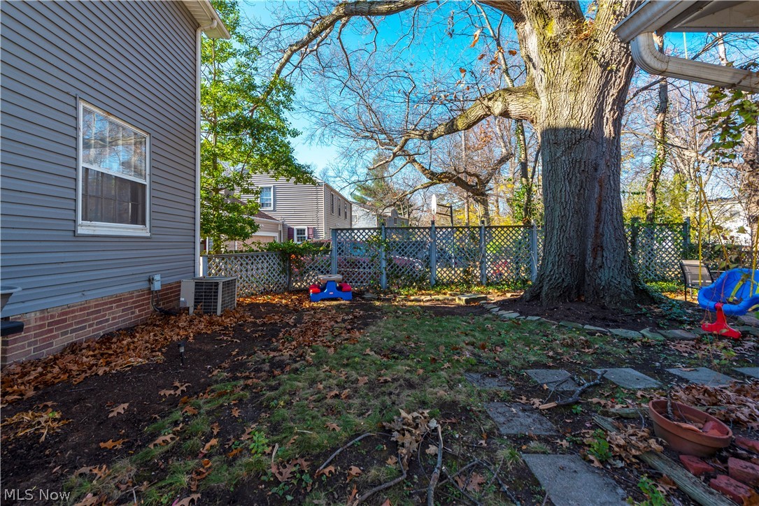 24224 Russell Road Bay Village, OH 44140 - Photo 23 of 34