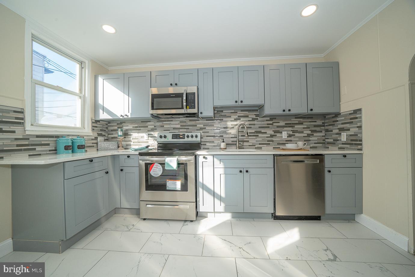 248 Huntley Road Upper Darby, PA 19082 - Photo 1 of 44