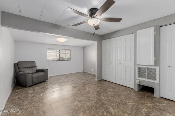 a view of livingroom with furniture and ceiling fan