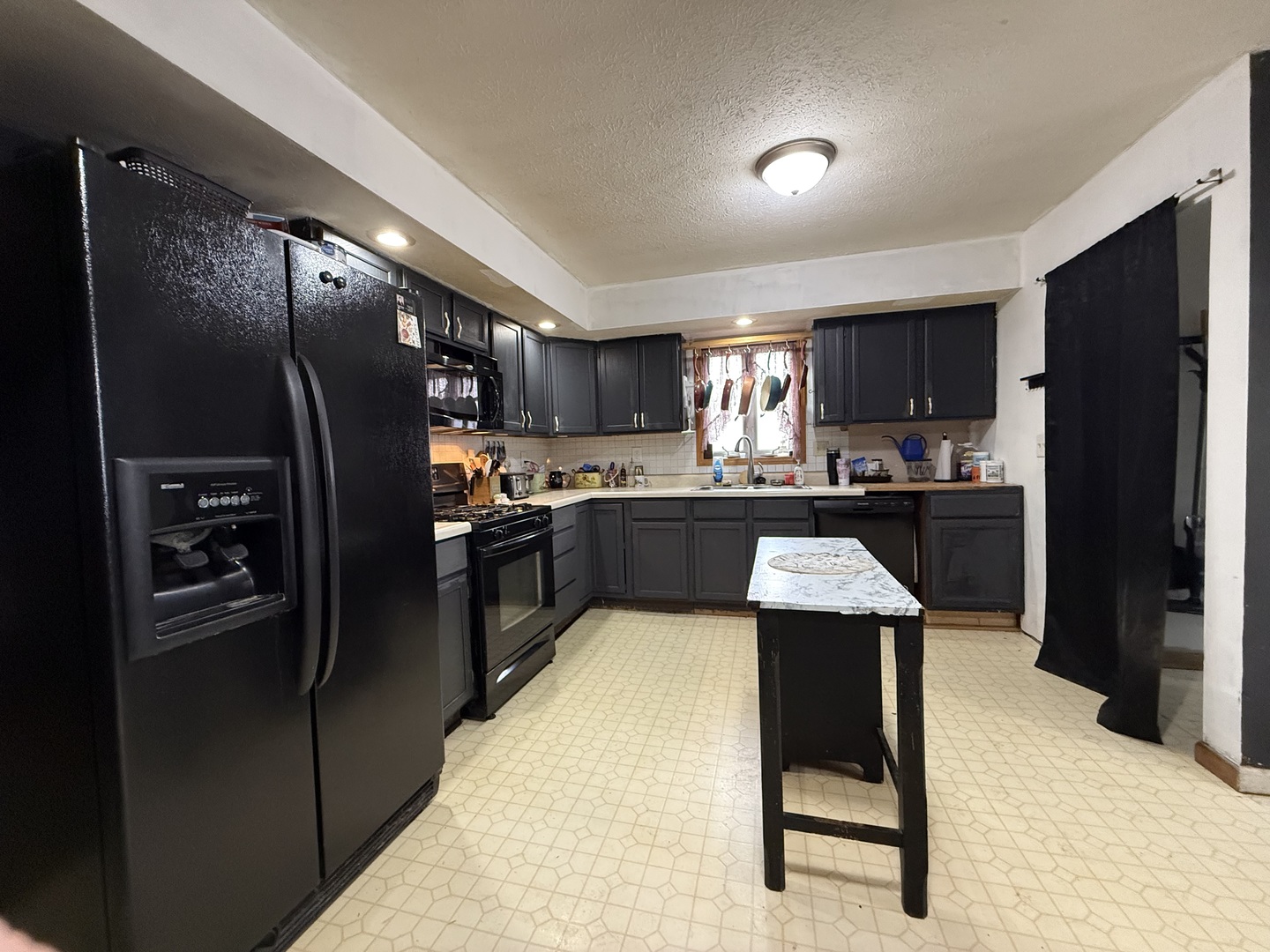 406 South Church Street Gibson City, IL 60936 - Photo 5 of 24