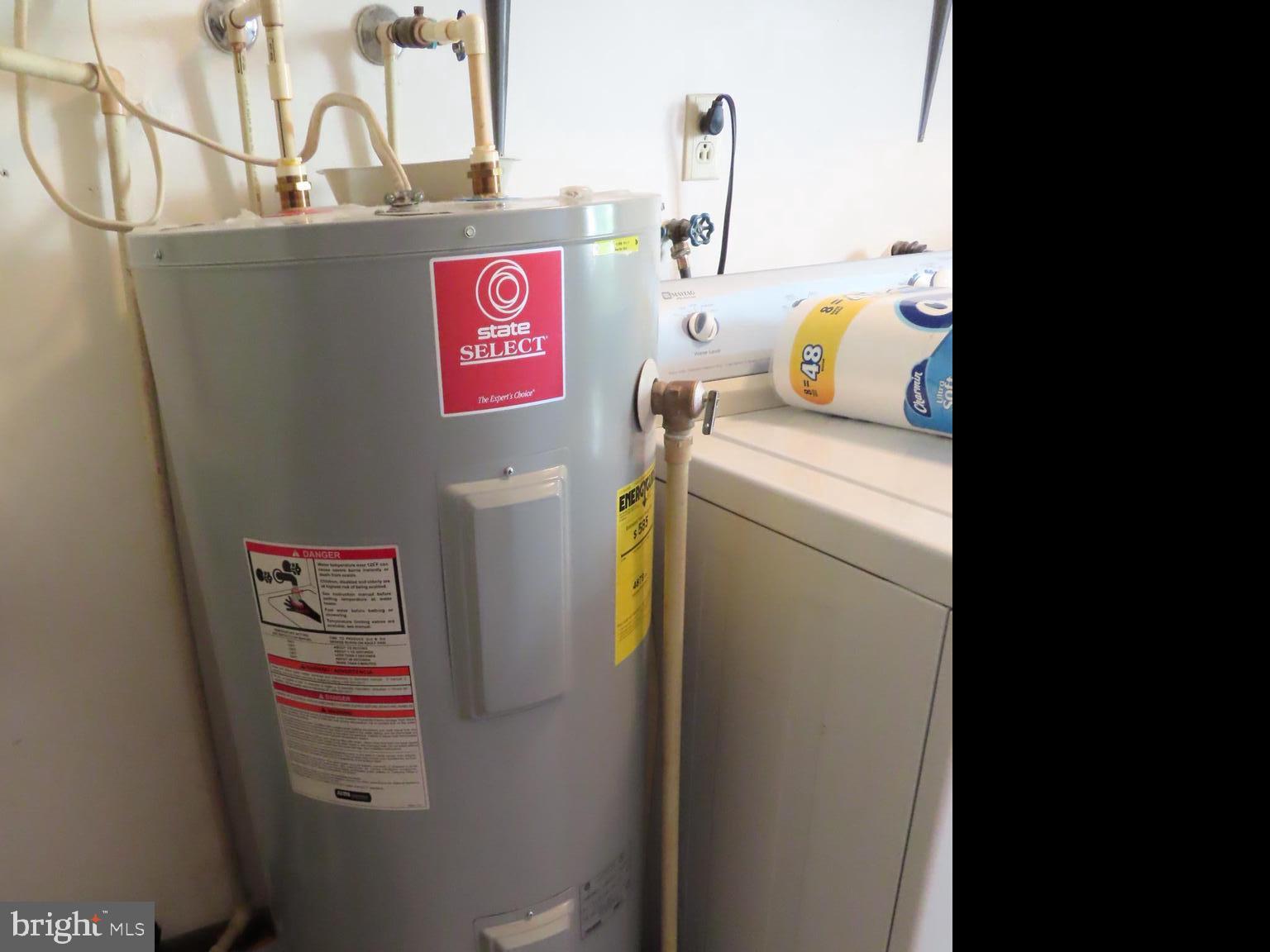 3338 Centennial Road Hanover, PA 17331 - Photo 28 of 30 a utility room with dryer and washer