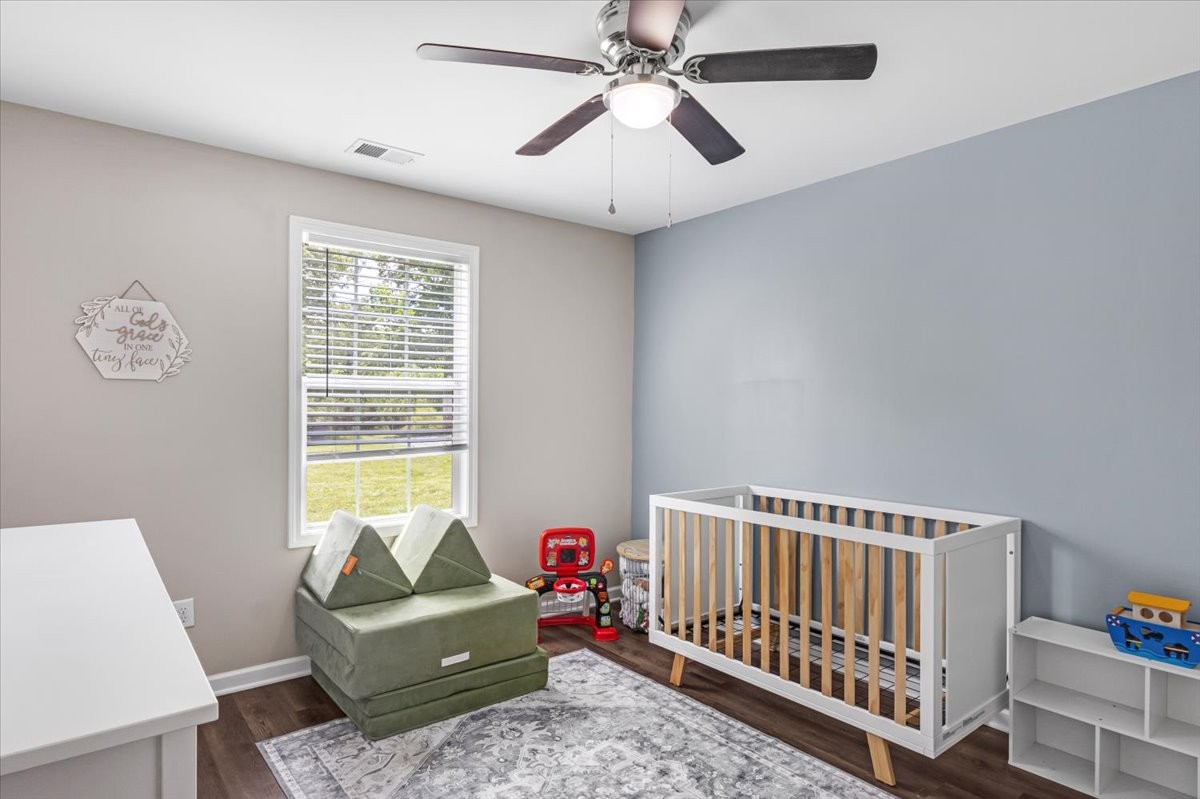 147 Ray Jent Road Bethpage, TN 37022 - Photo 29 of 47 a living room with furniture and a window