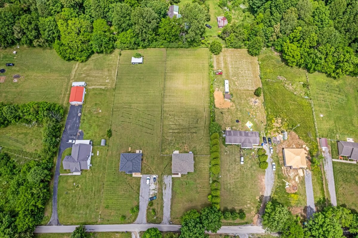 147 Ray Jent Road Bethpage, TN 37022 - Photo 32 of 47 an aerial view of residential houses with outdoor space