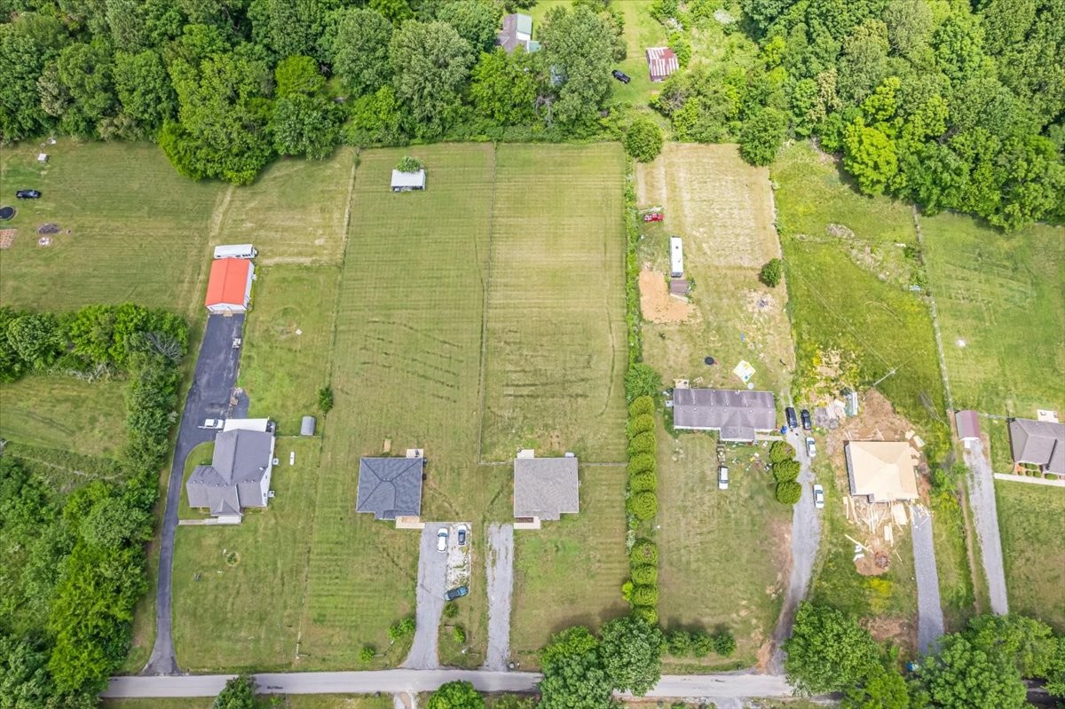 147 Ray Jent Road Bethpage, TN 37022 - Photo 33 of 47 an aerial view of residential houses with outdoor space