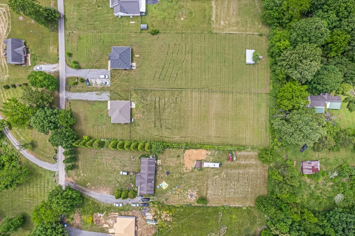 147 Ray Jent Road Bethpage, TN 37022 - Photo 34 of 47 an aerial view of a residential apartment building with a yard