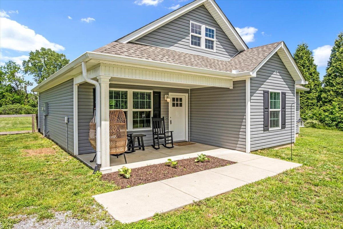 147 Ray Jent Road Bethpage, TN 37022 - Photo 8 of 47 a front view of a house with a yard