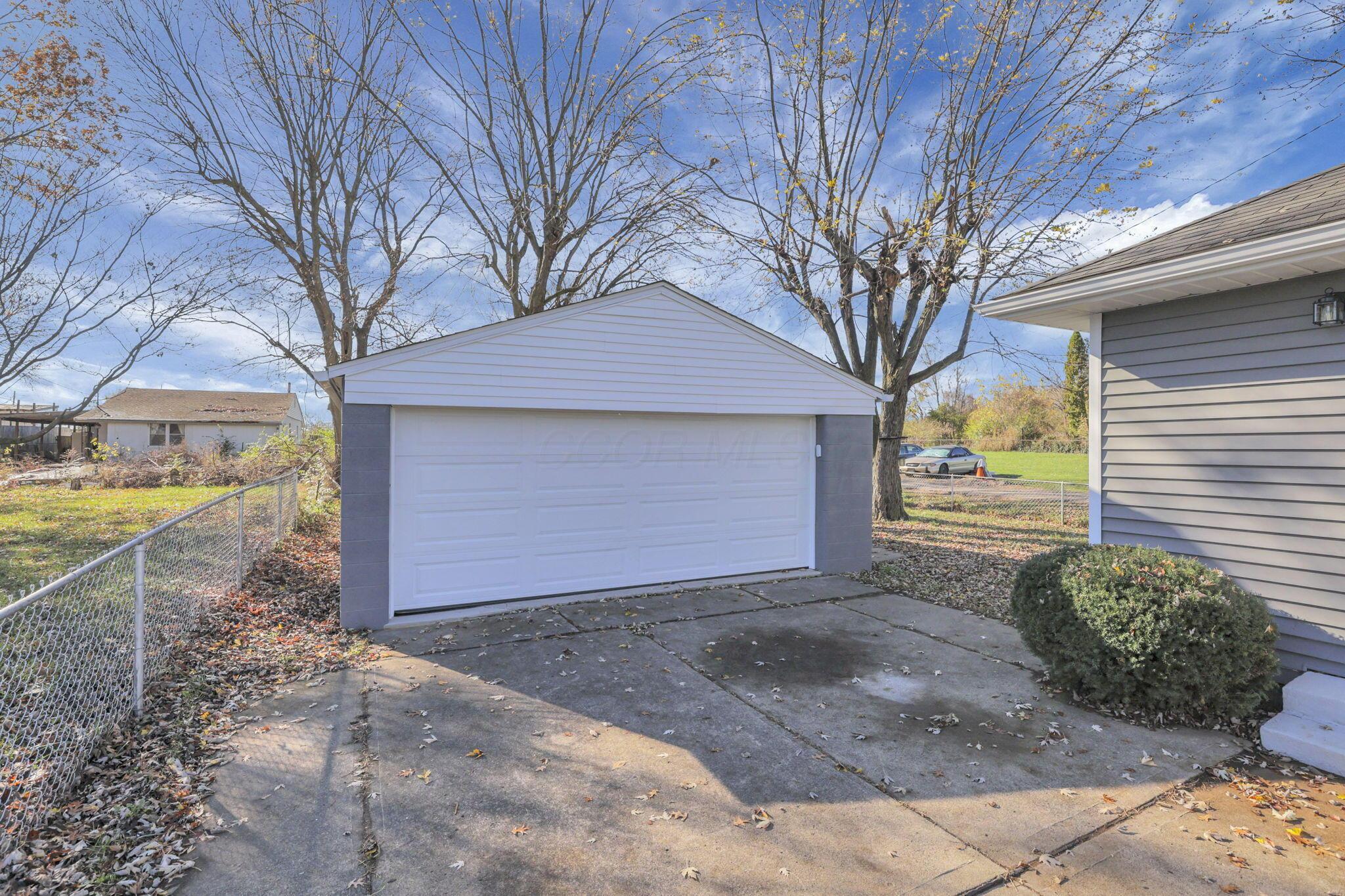 1133 Rumsey Road Columbus, OH 43207 - Photo 30 of 36 Garage