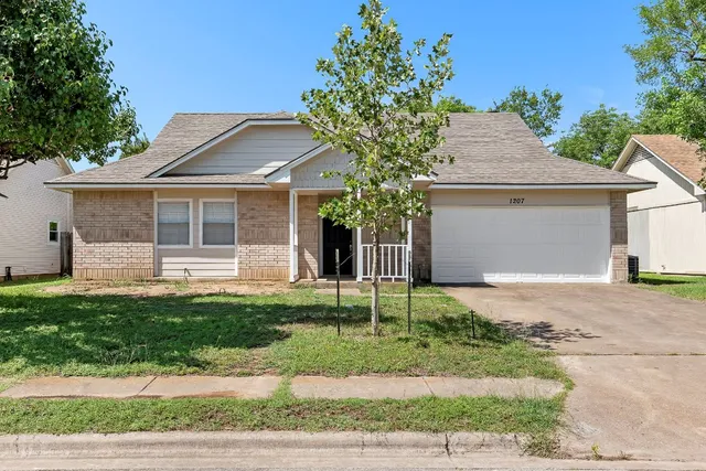 $1,775 | 1207 York Castle Drive, Pflugerville, TX 78660