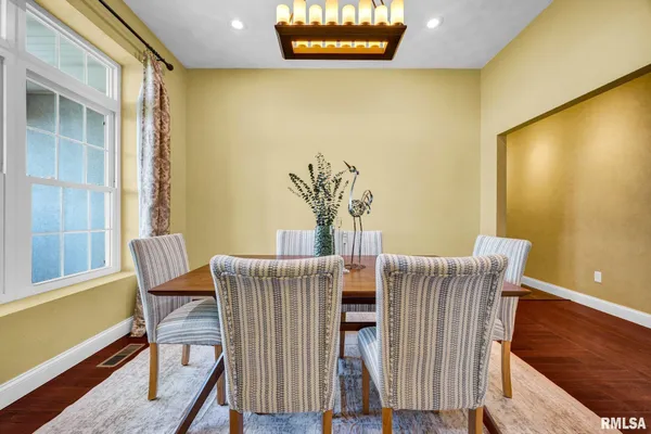 $474,900 | 34460 North Peoria Line Road, Farmington, IL 61531