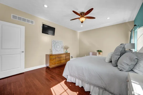 $474,900 | 34460 North Peoria Line Road, Farmington, IL 61531