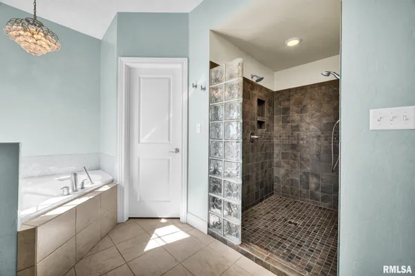 $474,900 | 34460 North Peoria Line Road, Farmington, IL 61531