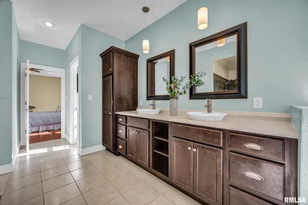 $474,900 | 34460 North Peoria Line Road, Farmington, IL 61531