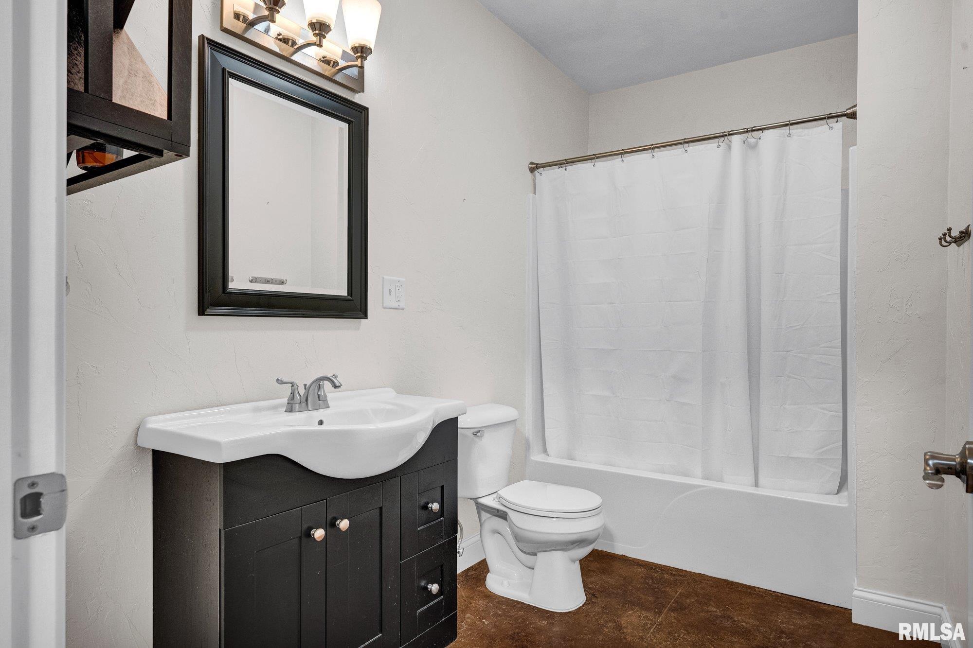 34460 North Peoria Line Road Farmington, IL 61531 - Photo 37 of 64