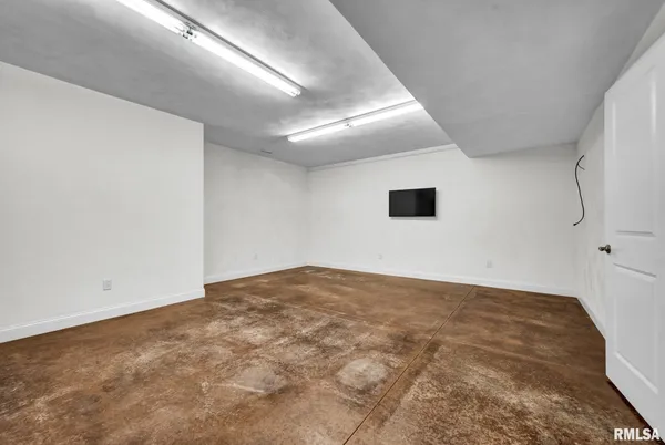 $474,900 | 34460 North Peoria Line Road, Farmington, IL 61531