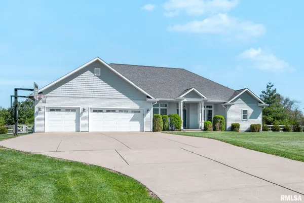 $474,900 | 34460 North Peoria Line Road, Farmington, IL 61531