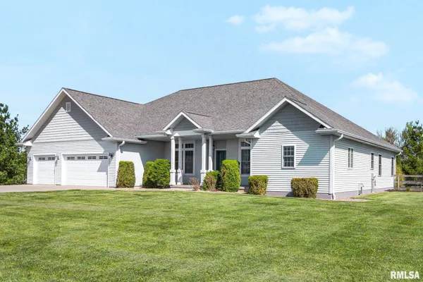 $474,900 | 34460 North Peoria Line Road, Farmington, IL 61531