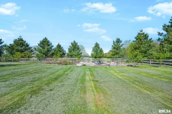 $474,900 | 34460 North Peoria Line Road, Farmington, IL 61531