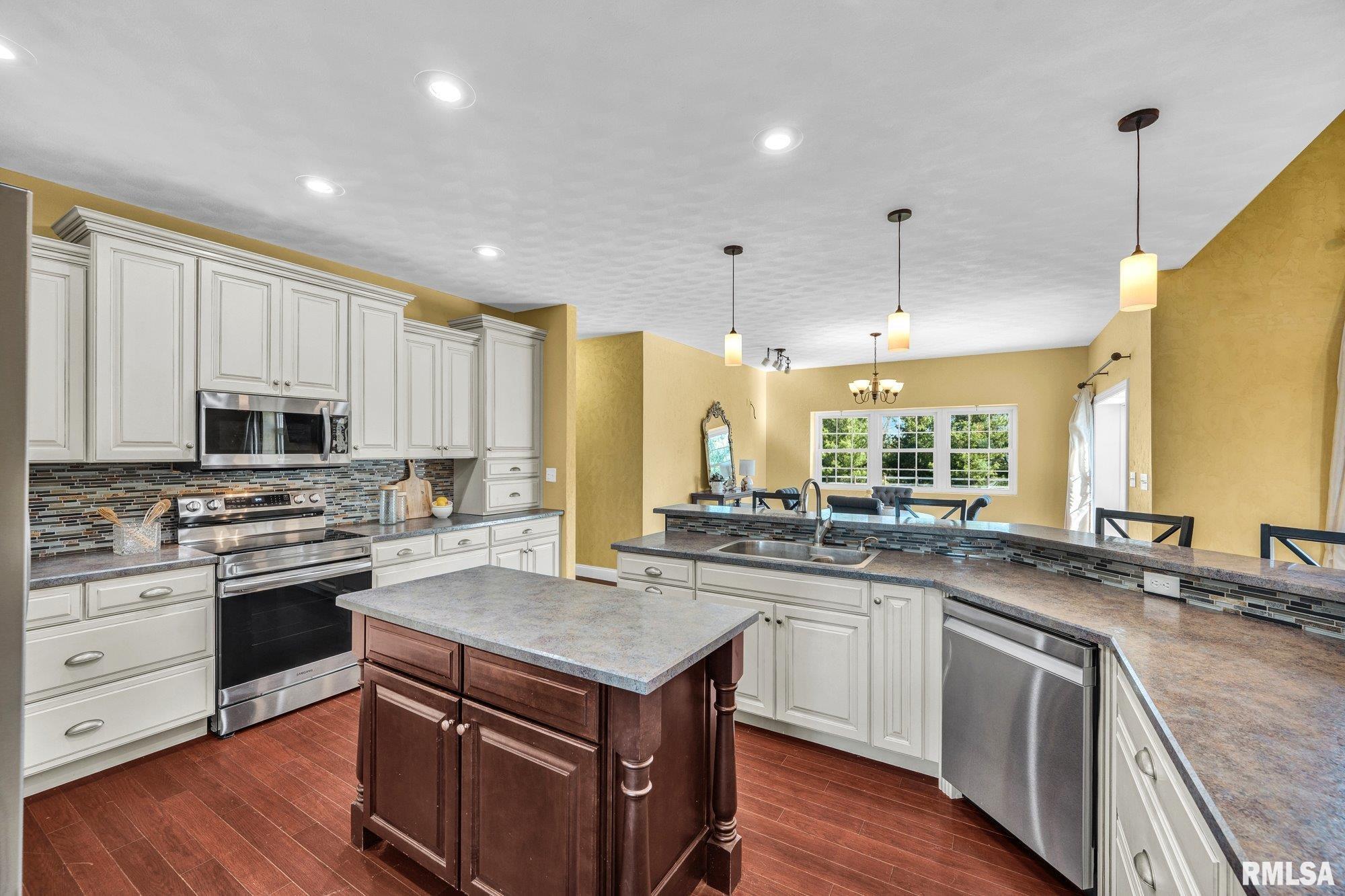 34460 North Peoria Line Road Farmington, IL 61531 - Photo 5 of 64