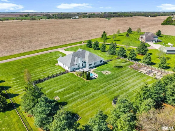 $474,900 | 34460 North Peoria Line Road, Farmington, IL 61531