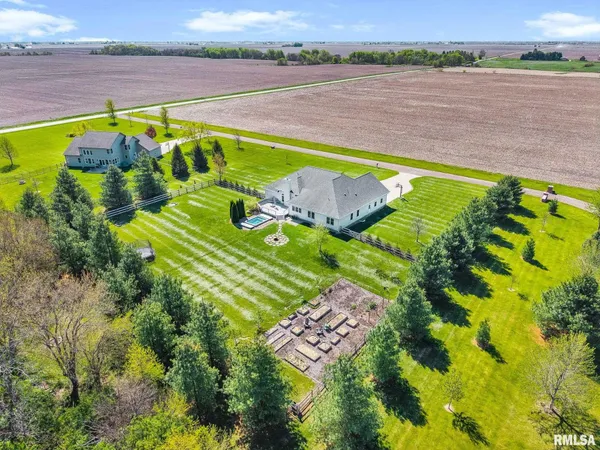 $474,900 | 34460 North Peoria Line Road, Farmington, IL 61531