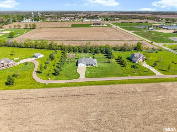 $474,900 | 34460 North Peoria Line Road, Farmington, IL 61531