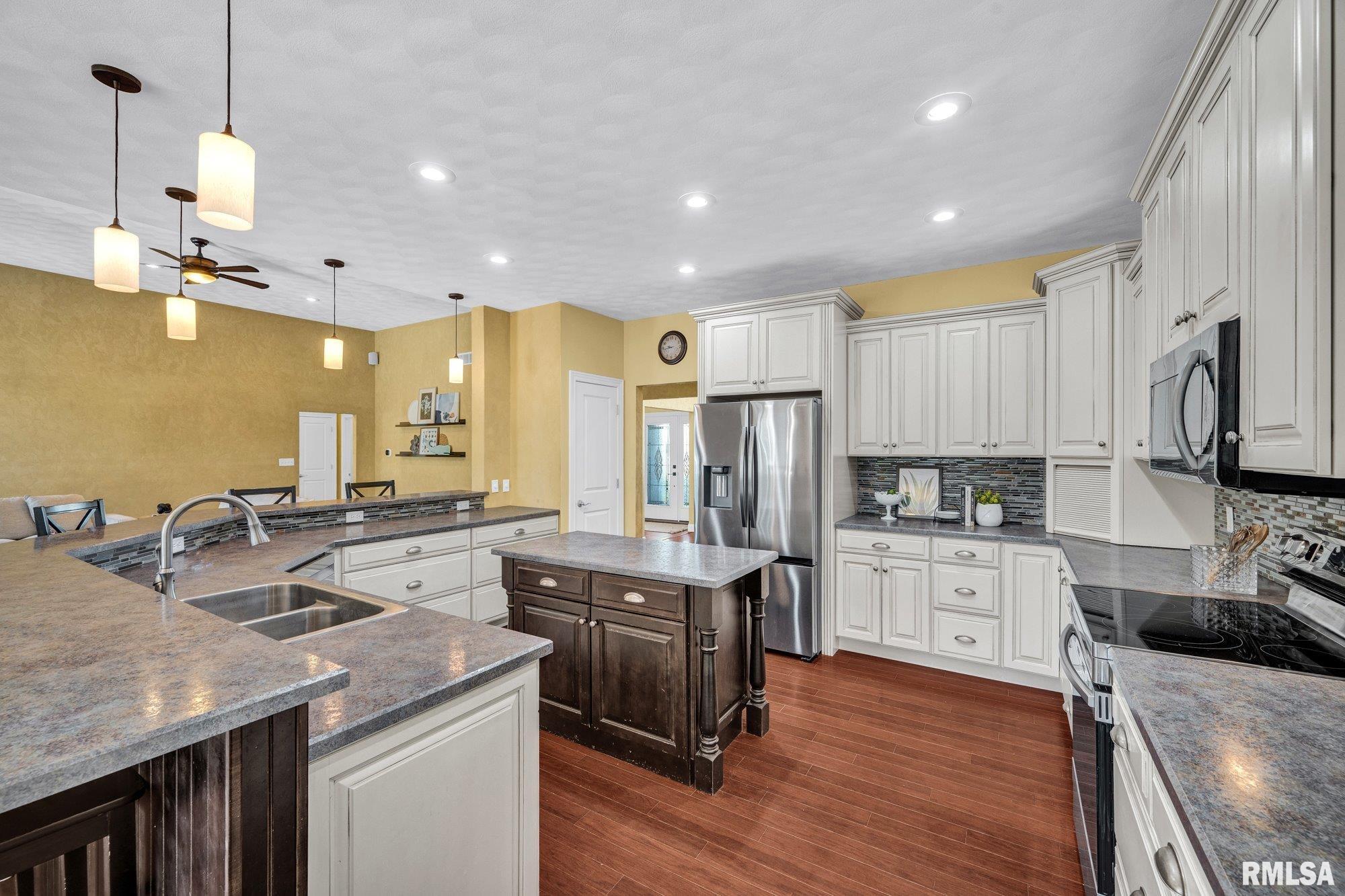 34460 North Peoria Line Road Farmington, IL 61531 - Photo 7 of 64