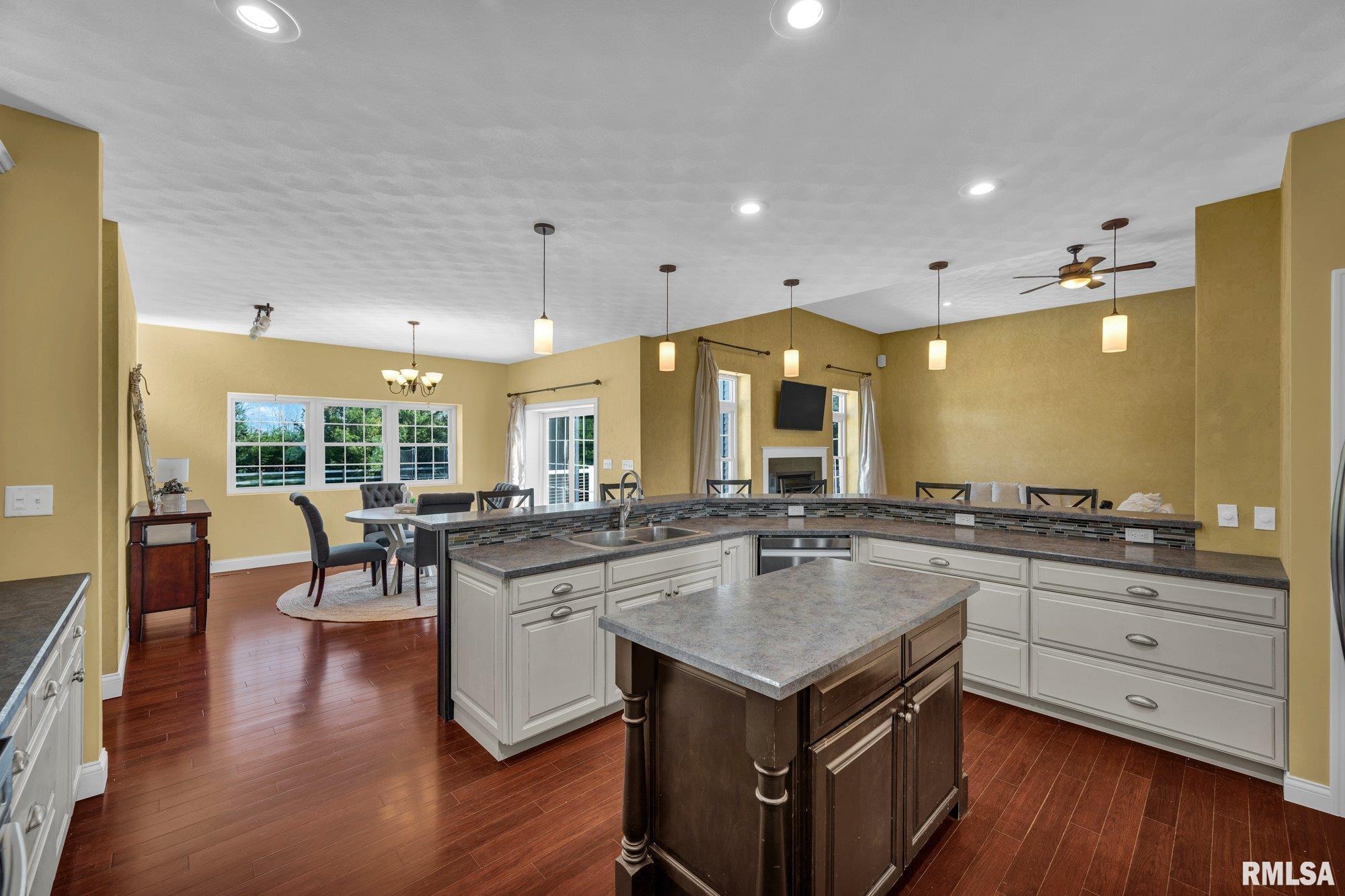 34460 North Peoria Line Road Farmington, IL 61531 - Photo 8 of 64