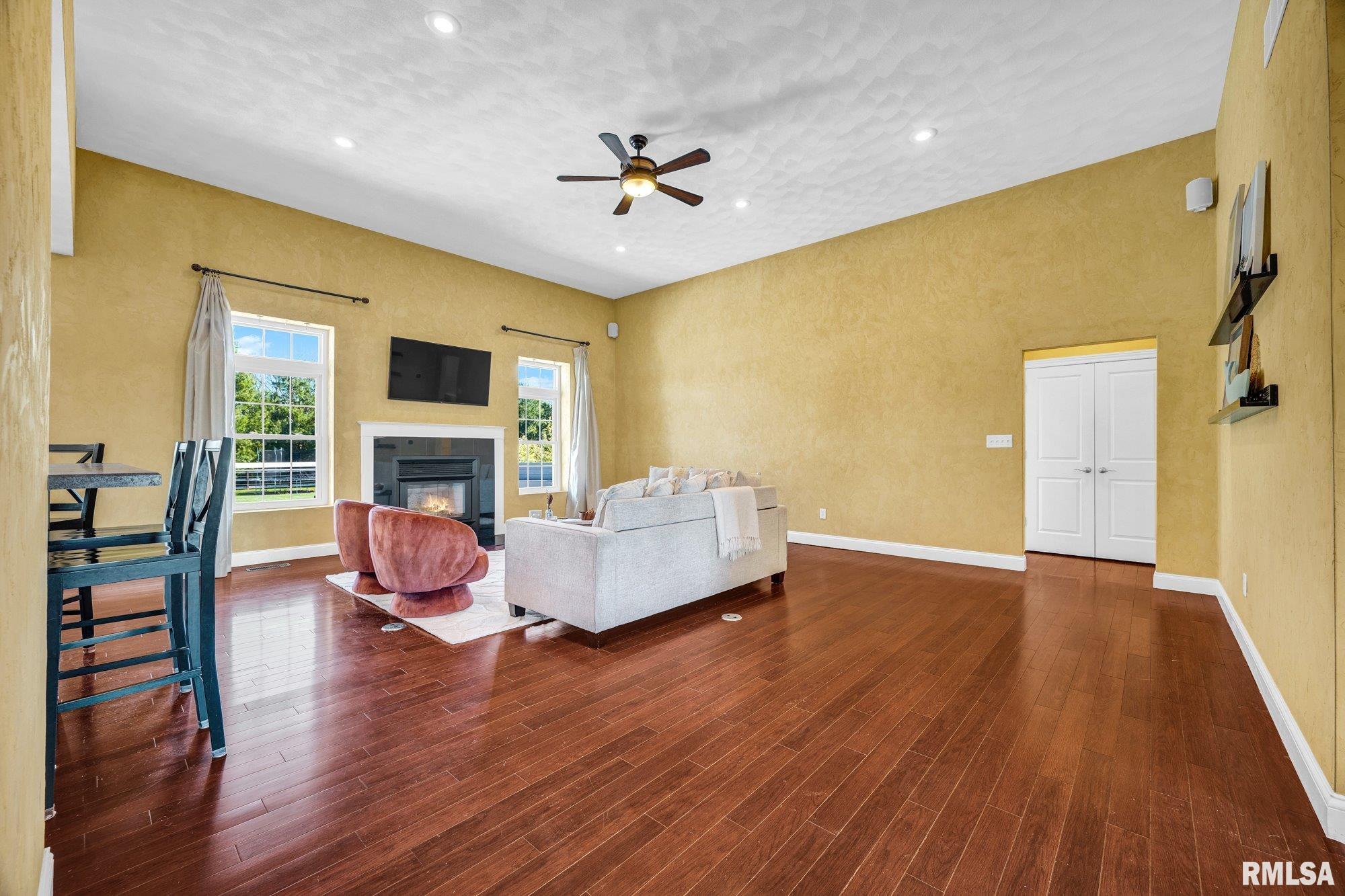 34460 North Peoria Line Road Farmington, IL 61531 - Photo 9 of 64